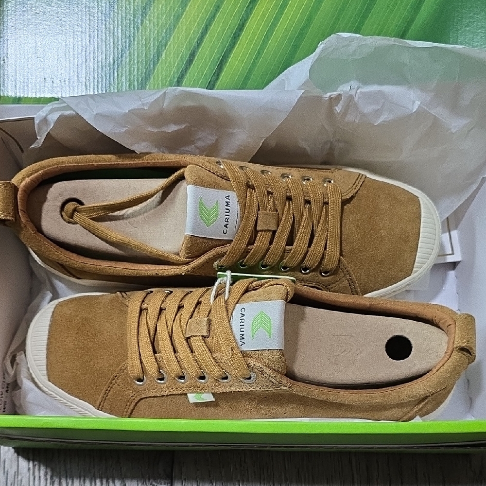 Cariuma Suede Low-Top Sneakers in Camel